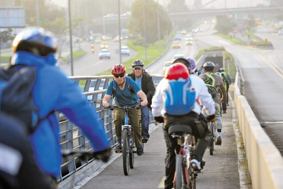 Caminar, las bicis, transporte público y vehículos privados son algunas de las propuestas. / Archivo El Espectador.