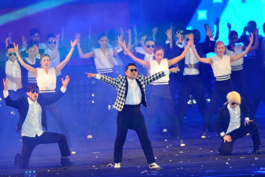 PSY en concierto en Seúl, donde presentó la canción "Gentleman".