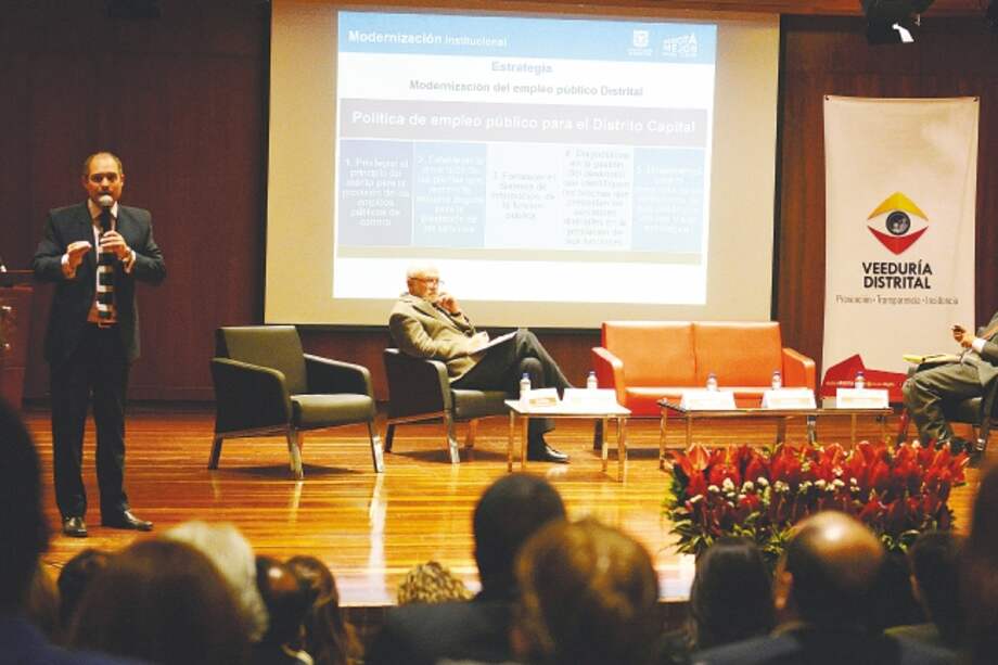 Ayer se realizó el primer conversatorio de la serie de debates programados por El Espectador y la Veeduría sobre los retos del Plan de Desarrollo. / Johnatan Ramos