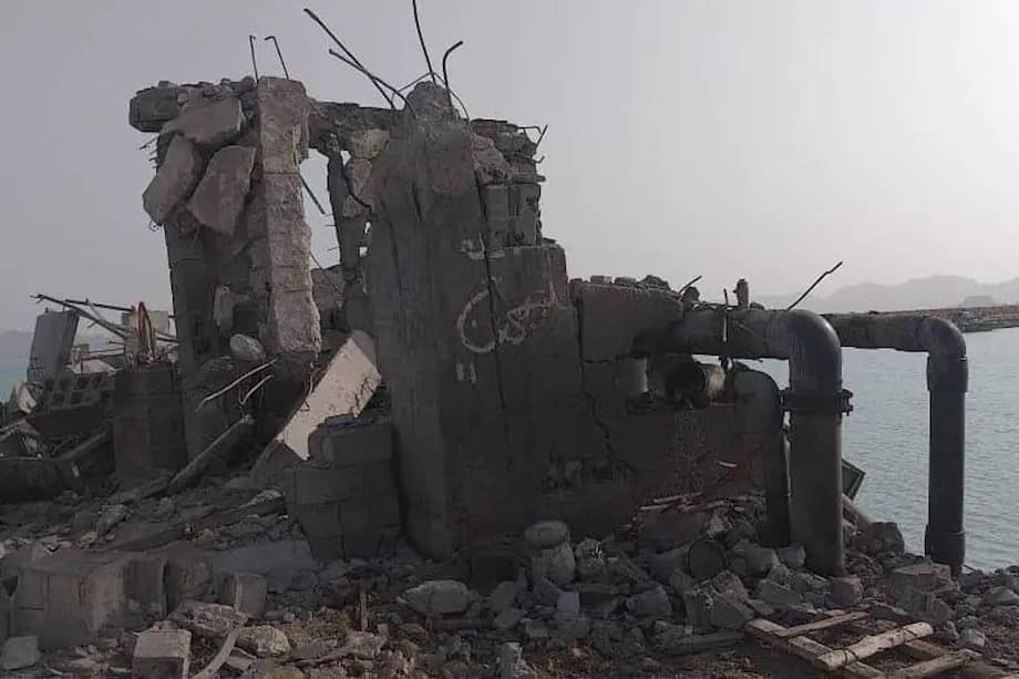 Unos 10.000 habitantes de veinte pueblos de la sureña provincia iraní de Hormozgán se han quedado sin agua potable tras un ataque estadounidense contra una planta desalinizadora en el condado de Jask, informaron este sábado las autoridades locales.