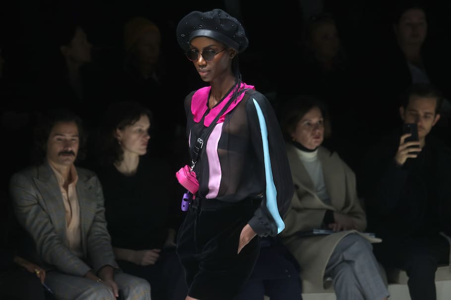 Milan (Italy), 23/02/2023.- A model presents a creation by Italian label Emporio Armani from the women's Fall-Winter 2023-24 collection during the Milan Fashion Week, in Milan, Italy, 23 February 2023. The Milano Fashion Week Women's runs from 22 to 27 February. (Moda, Italia) EFE/EPA/MATTEO BAZZI