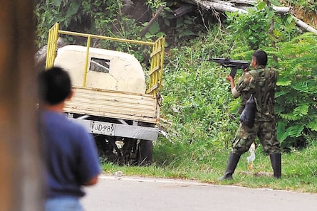 Combates entre Ejército y disidencias de las Farc dejan 450 personas confinadas en Cauca