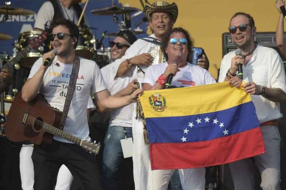 Más de 30 artistas se presentaron en la tarima del concierto. / AFP