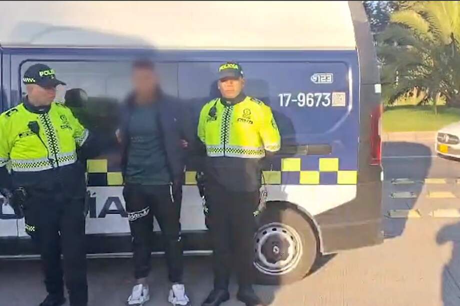 Este sujeto fue capturado tras exigirle a un usuario $600.000 a cambio de devolverle un celular y documentos personales que olvidó en el vehículo tras tomar un servicio.