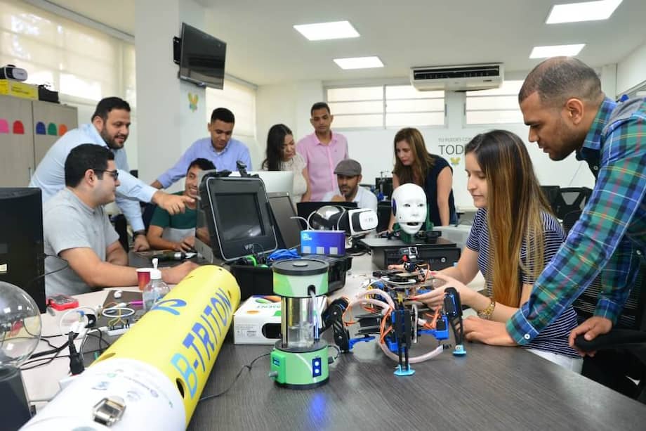 Equipo del Laboratorio de Prototipado de MacondoLab, centro de crecimiento empresarial e innovación de Unisimón. / Moisés Carrillo - Unisimón