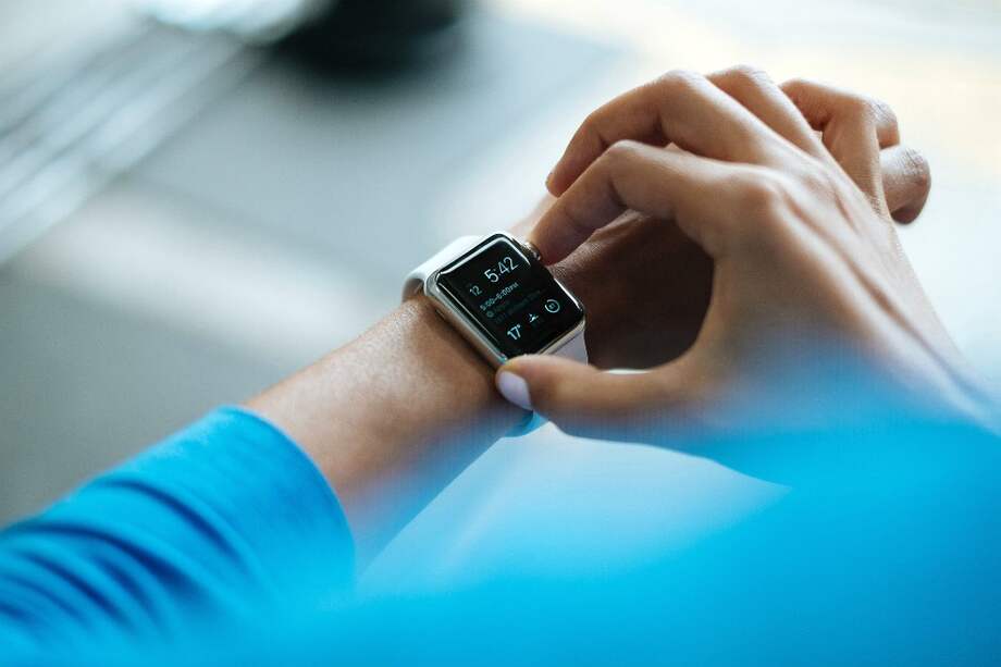 El estudio utilizará los sensores del Apple Watch para detectar una posible fibrilación atrial. / Pixabay.