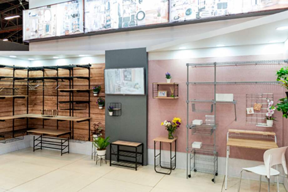 Durante los tres días de feria podrá conocer de manera clara y detallada todos los procesos, desde la siembra del árbol hasta la pieza final de mobiliario.