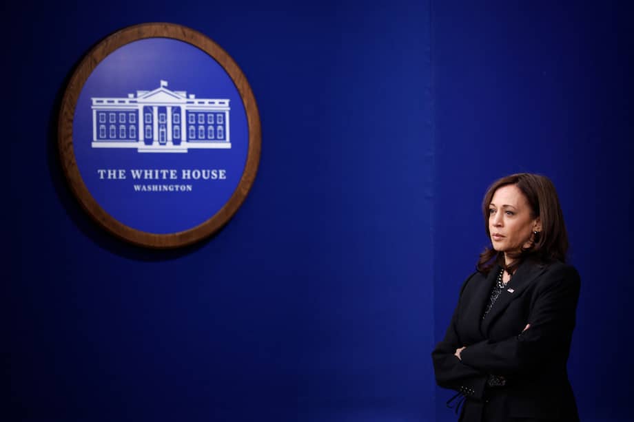 Si bien La Casa Blanca ha rechazado las críticas hacia la vicepresidenta, no siempre lo ha hecho y esto ha generado molestias para el equipo de Harris, de acuerdo con CNN.