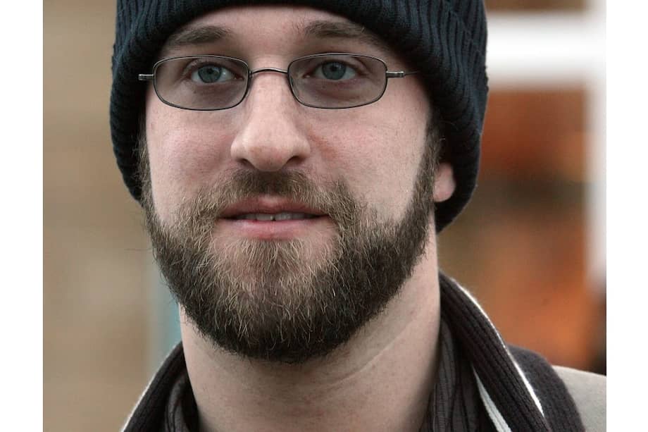 El intérprete del personaje Samuel "Screech" Powers fue parte del elenco original de la popular serie de la década de los años 90 "Salvado por la Campana", que tuvo 4 temporadas.