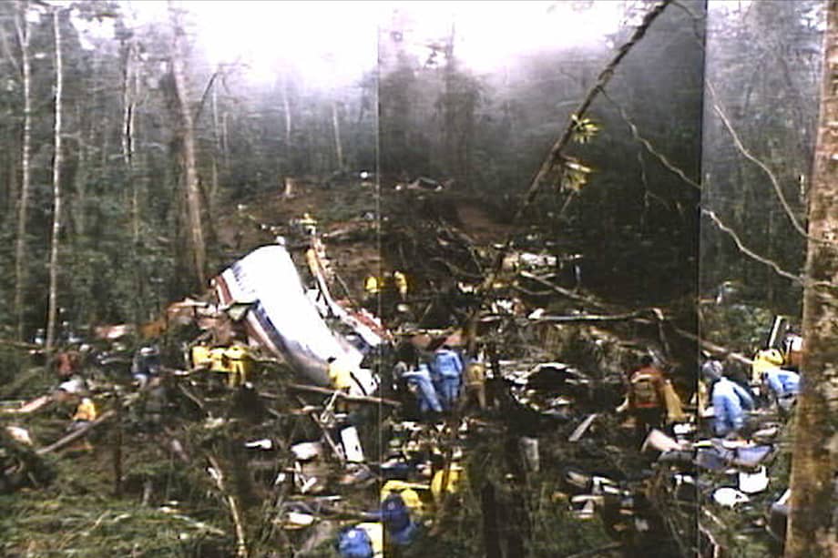 Imagen de archivo del expediente del accidente del vuelo 965 de American Airlines, que había salido de Miami con destino a Cali y se estrelló antes de aterrizar contra un cerro en inmediaciones de Buga, Valle.