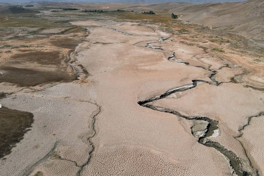 Entre las principales orientaciones se destacan la identificación y análisis de escenarios de riesgo por desabastecimiento hídrico e incendios forestales.