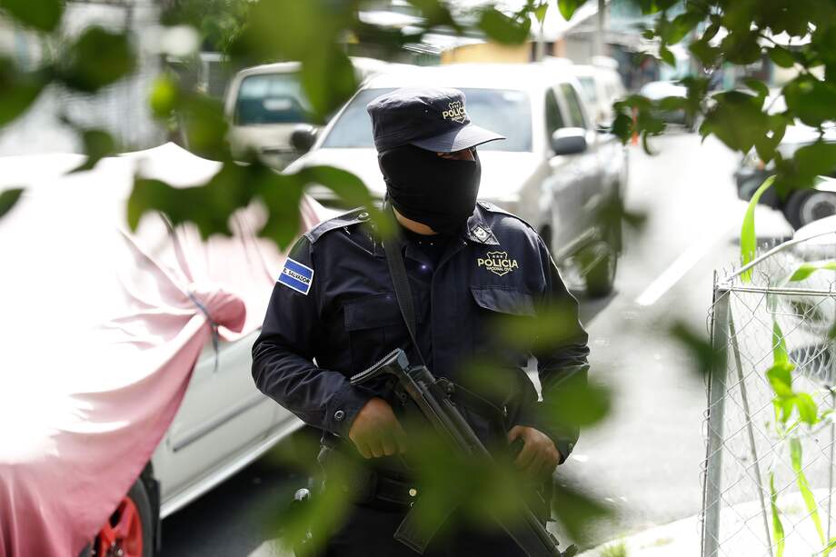 El Congreso, a pedido de Bukele, declaró en marzo pasado un régimen de excepción para combatir a la Mara Salvatrucha (MS-13) y Barrio 18 EFE/ Rodrigo Sura