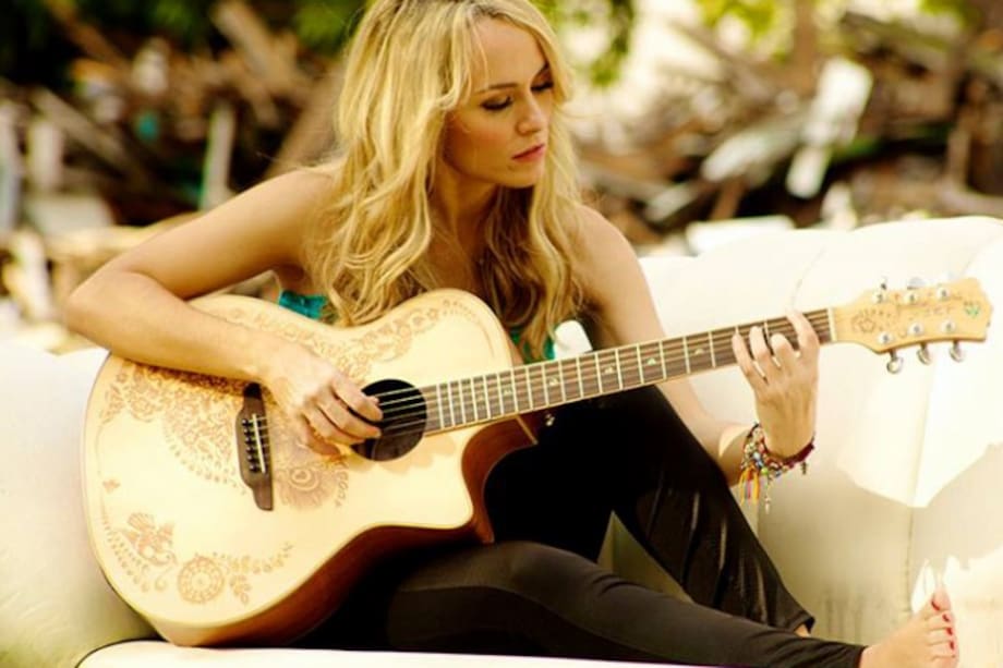 María Bestar, estrena su video oficial "Lo mejor de mí"