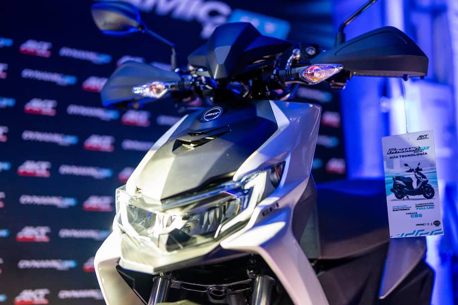 Una de sus principales innovaciones es la reubicación del tanque de gasolina en la parte frontal.