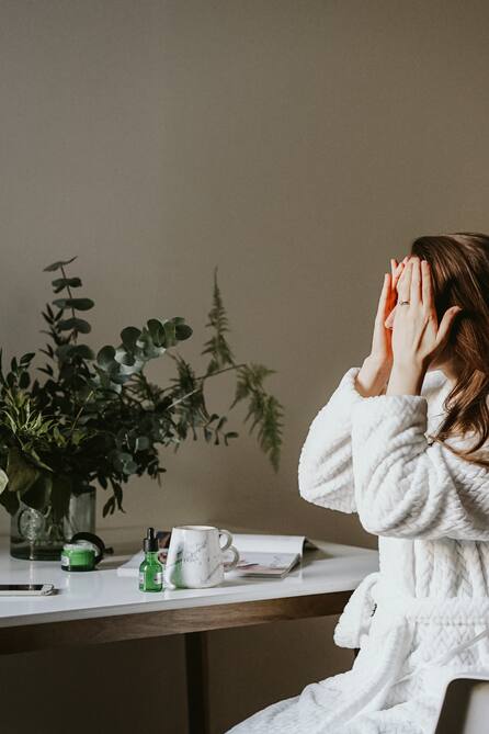 El cuidado de la piel es primordial y no da espera, no importa si estamos en la calle o realizando nuestras actividades diarias sin salir de casa, la piel requiere de un cuidado constante para mantenerse saludable.