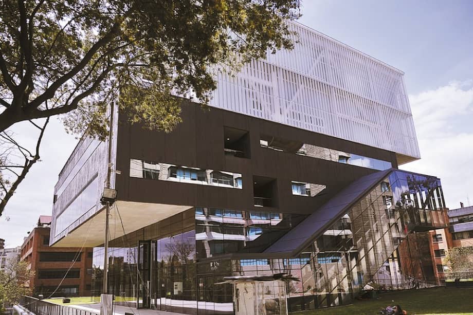 Fachada del nuevo edificio de artes Gerardo Arango, desde su entrada por el Parque Nacional. / Andrés Torres - El Espectador Salones insonorizados individuales para músicos. / Andrés Torres - El Espectador