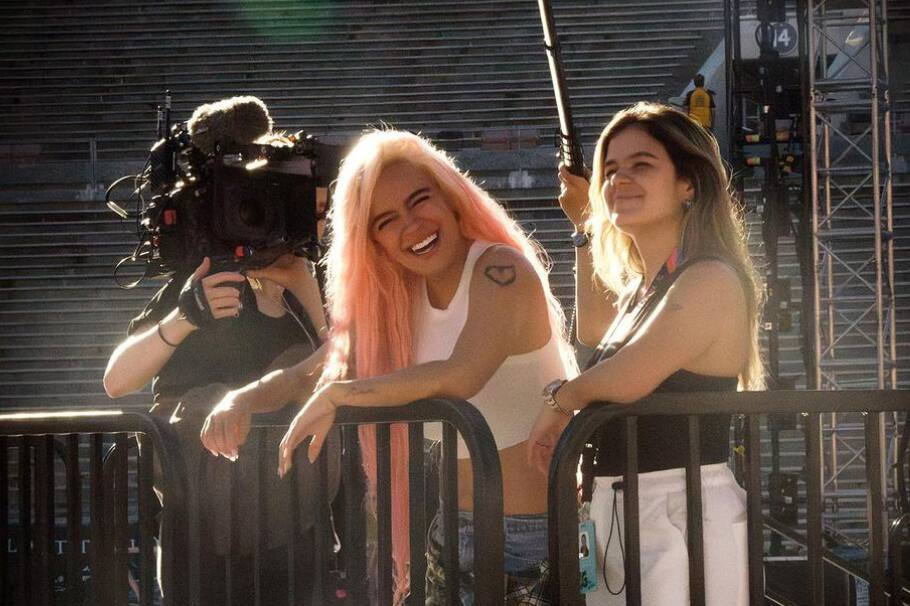 El concierto de Karol G en el Estadio El Campín ha sacudido Bogotá. Decenas de personas se aglomeran en el lugar para ser los primeros en entrar.