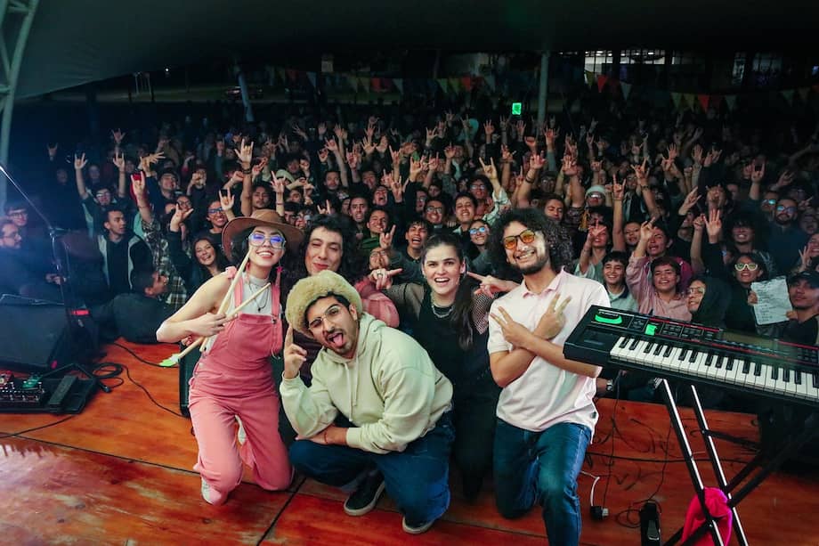 Con una inversión aproximada de $1.500 millones de pesos, el festival genera alrededor de 400 empleos directos e indirectos en el sector cultural y creativo.