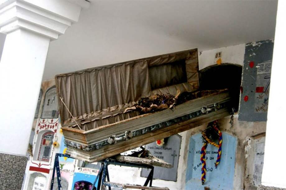 Investigan caso de profanación de tumba en cementerio de Cali