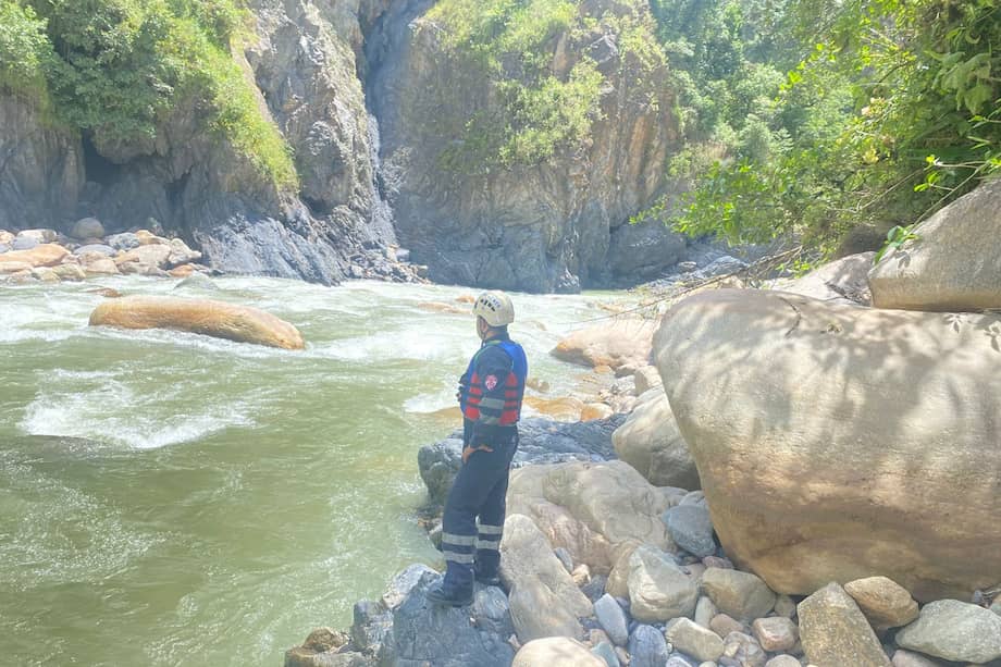 Autoridades departamentales confirmaron que continúan las labores de búsqueda de menor de 11 años desaparecida tras creciente súbita en el río Blanco, en jurisdicción del municipio de Gutiérrez, Cundinamarca, el pasado 3 de noviembre.