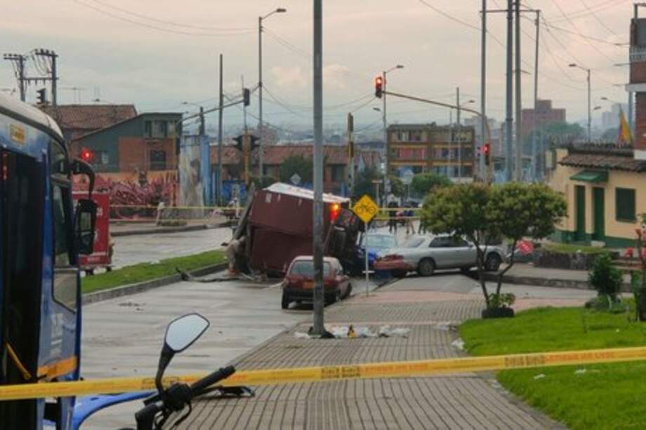 Según reportes de testigos, el camión que transportaba soda cáustica se habría quedado sin frenos.