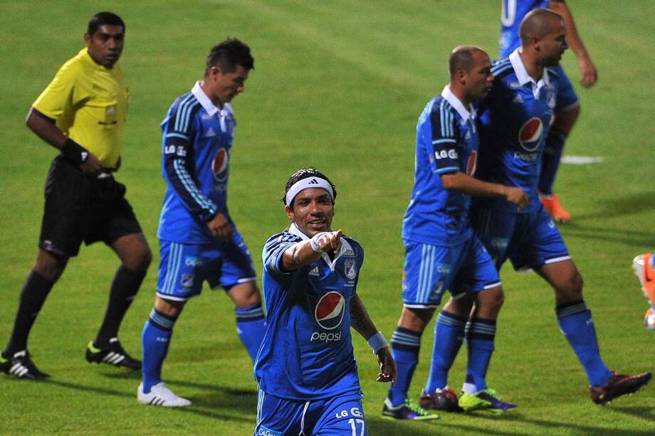 Dayro Moreno celebra el gol del triunfo del equipo embajador. Llegó a siete tantos en el semestre. /Luis Ángel