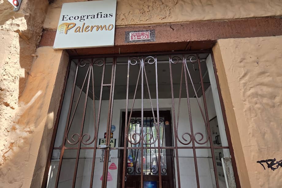 La Secretaría de Salud aclaró que, hasta el momento, no ha recibido una denuncia formal relacionada con este caso, más allá de lo conocido a través de medios de comunicación, por lo que invitó a las personas afectadas o con información relevante a utilizar los canales oficiales de denuncia para avanzar en las investigaciones correspondientes.