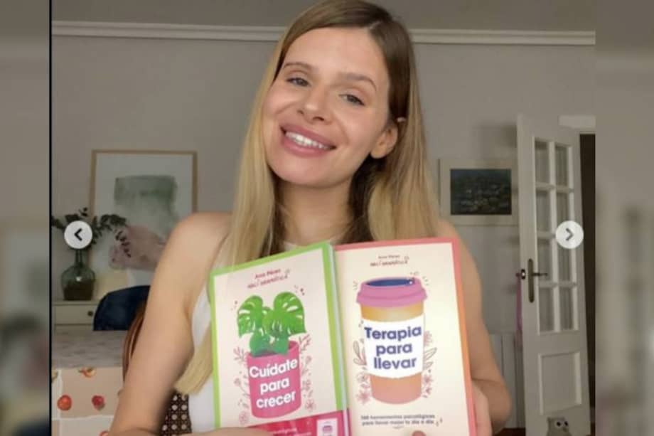 Ana Pérez nació en Almansa (Albacete, España) en el año 2000. Decidió estudiar psicología porque siempre sintió que necesitaba conocer un poco más su mente, y la del resto de personas, para poder manejar mejor el día a día y ayudar a los que lo necesitan. Ha publicado varios libros de superación personal con gran impacto en Latinoamérica.