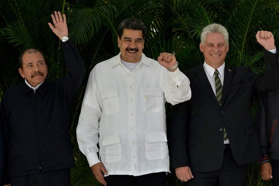 Los presidentes de Nicaragua, Venezuela y Cuba: Daniel Ortega, Nicolás Maduro y Miguel Díaz Canel, posan durante un encuentro del ALBA en La Habana en diciembre de 2018. / AFP