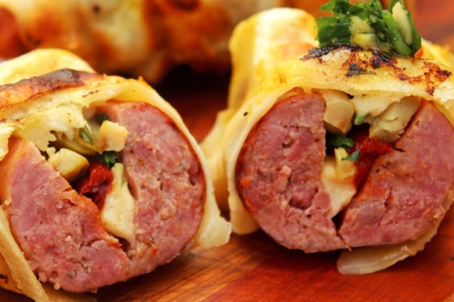Chorizo sobre la mesa