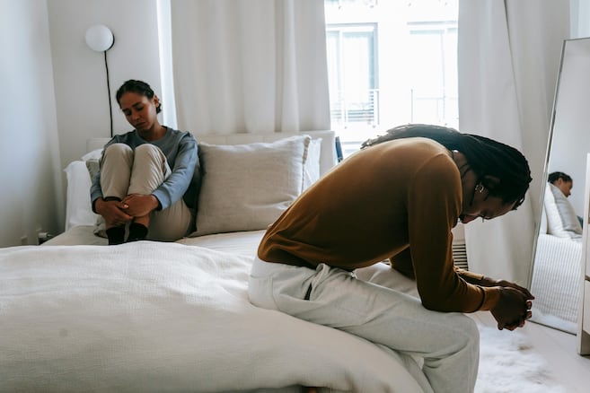 Red flags: 10 señales de que estás en una relación poco saludable