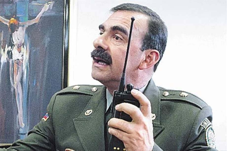 La Policía necesita soluciones contundentes para sacudirse las acusaciones de corrupción y actuaciones ilegales. La renuncia del general Rodolfo Palomino es sólo el primer paso.