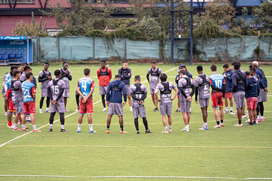 Jugadores de Fortaleza durante un entrenamiento en su sede deportiva.