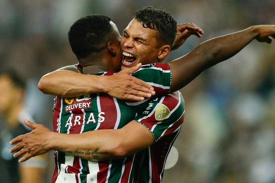 Jhon Arias Festeja con Thiago Silva.