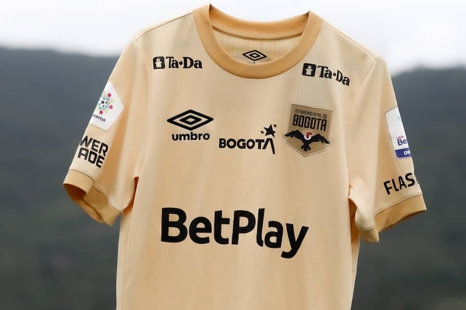 Umbro es la marca que le proporcionó a Internacional de Bogotá su primera camiseta en la historia del club capitalino.