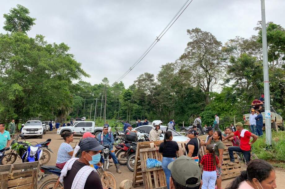 Los bloqueos en la cabecera del puente Guillermo Gaviria han dificultado la movilidad hacia el municipio vecino de Barrancabermeja.