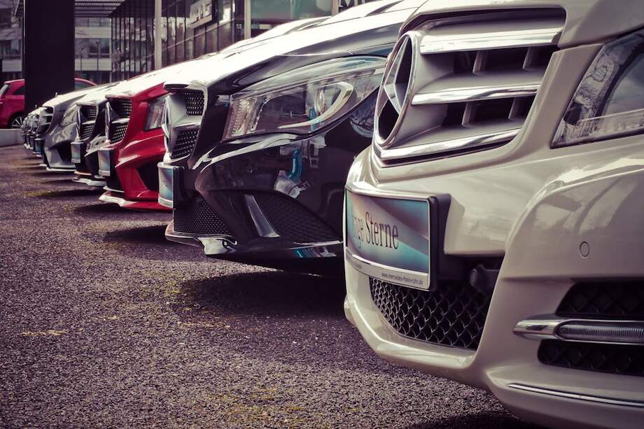 El estudio destaca un hallazgo fascinante: la conexión entre el color del automóvil y el coeficiente intelectual promedio de sus propietarios.