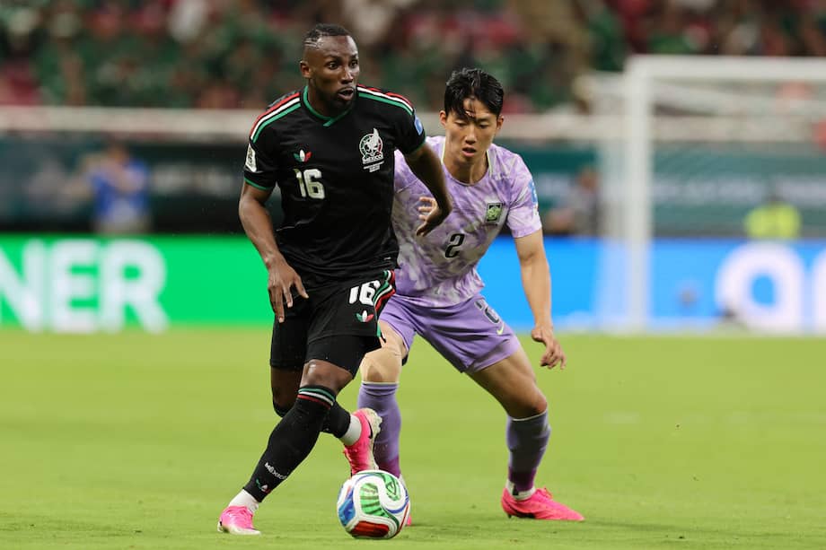 El colombiano Julián Quiñones fue titular en la victoria de México sobre Corea del Sur.