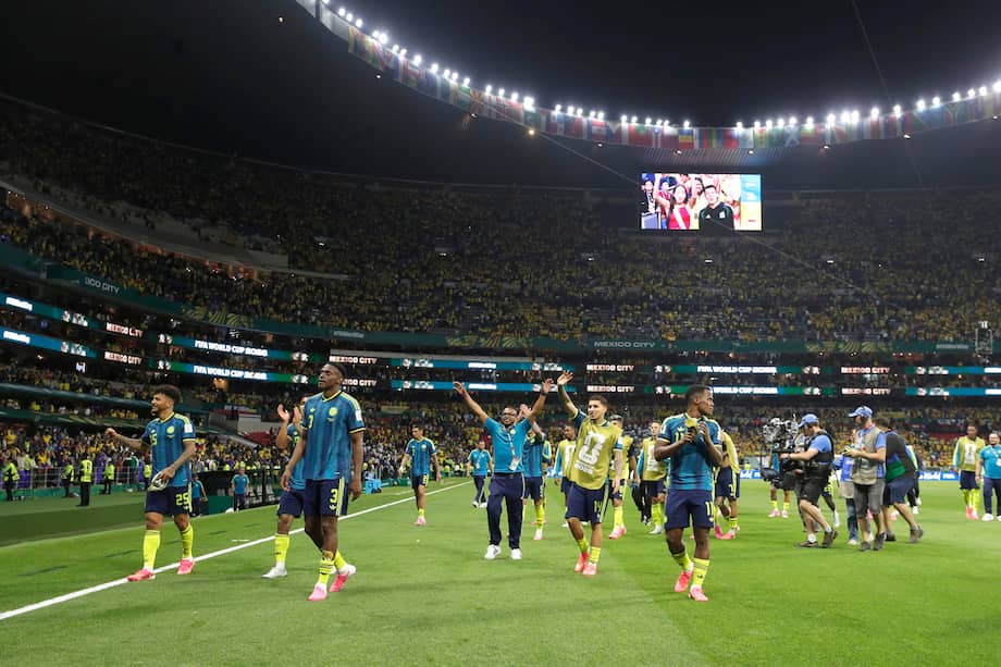 Jugadores de Colombia este miércoles 17 de junio, al final del partido del grupo K del Mundial 2026 contra Uzbekistán, en el estadio Azteca de la Ciudad de México, México.
