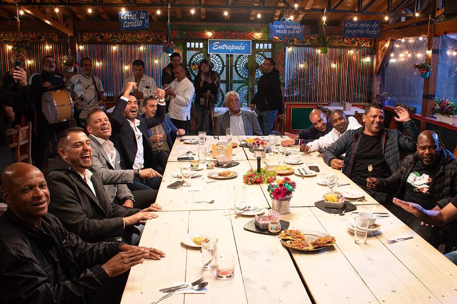 En la imagen, Gerardo Bedoya, Freddy “Totono” Grisales, Eudalio Arriaga, Roberto Carlos Cortes, Elkin Murillo, Óscar Díaz, Victor Hugo Aristizábal, Óscar Córdoba, Fabián Vargas, Iván López y el profe Francisco “Pacho” Maturana.