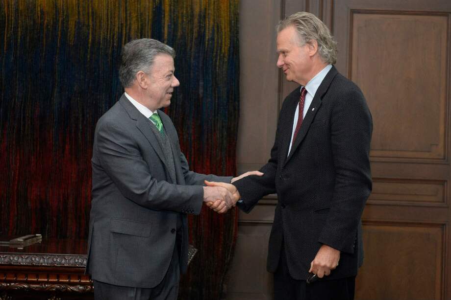 Wade Davis es uno de los conocedores y defensores más importantes de las culturales ancestrales de la Amazonia colombiana. / Cortesía Presidencia