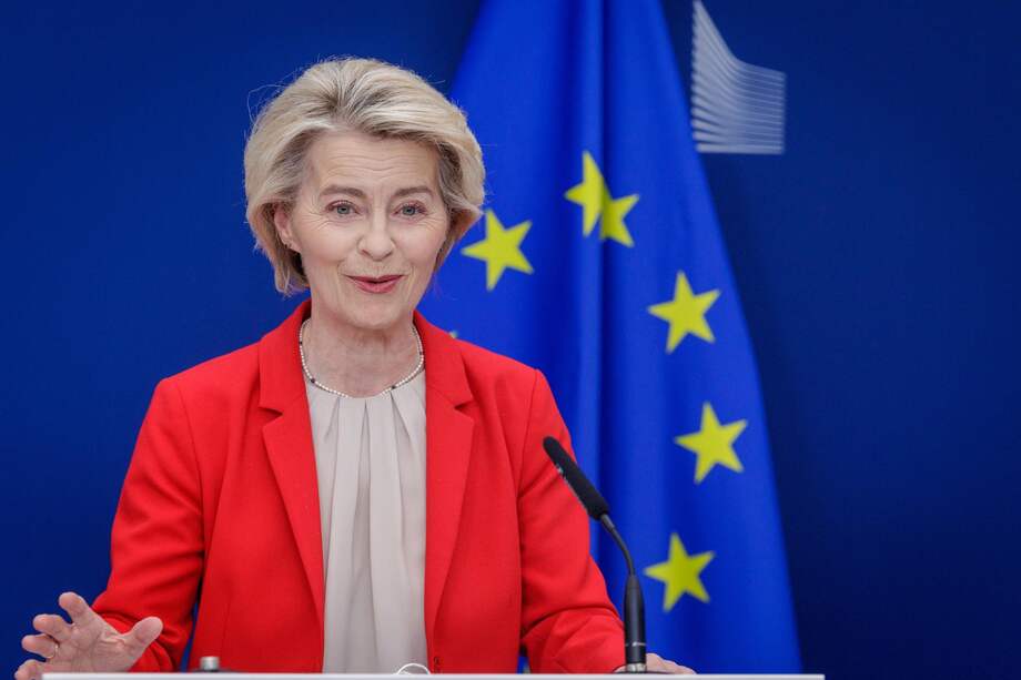 La presidenta de la Comisión Europea, Ursula von der Leyen, habla durante una rueda de prensa para informar a la prensa sobre el 18.º paquete de sanciones contra Rusia, en Bruselas, Bélgica, el 10 de junio de 2025. (Bélgica, Rusia, Bruselas)