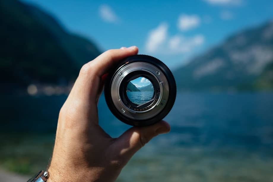Hace más de 2.000 años, el científico griego Diocles reconoció un problema con las lentes ópticas: al mirar a través de dispositivos equipados con ellas, los bordes parecían más borrosos que el centro. / Pixabay