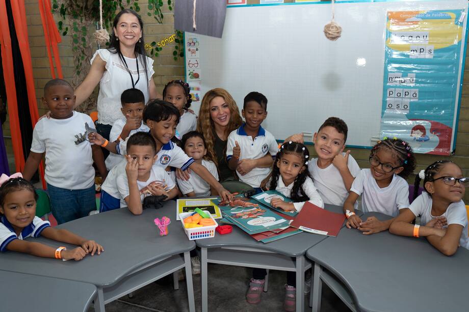 BAQ700. BARRANQUILLA. (COLOMBIA), 16/09/2023.- Fotografía cedida por la Fundación Pies Descalzos de la cantante colombiana Shakira durante la inauguración de la Institución Educativa Distrital Nuevo Bosque Pies Descalzos, este sábado en Barranquilla (Colombia). EFE/Fundación Pies Descalzos/SOLO USO EDITORIAL/NO VENTAS