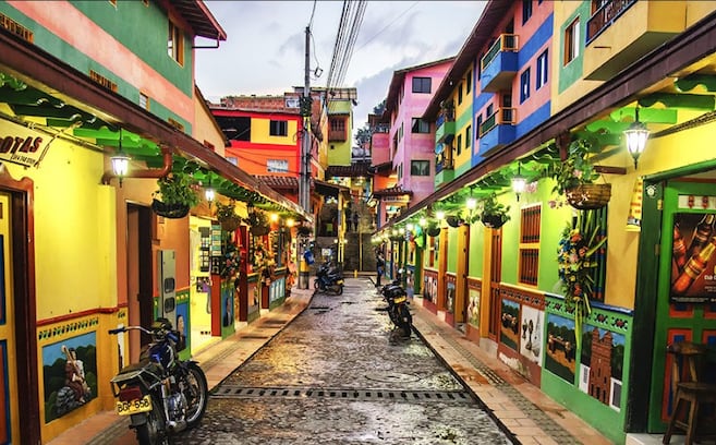 Este es el pueblo conocido por ser el más colorido de Colombia: ¿cómo llegar y qué hacer?