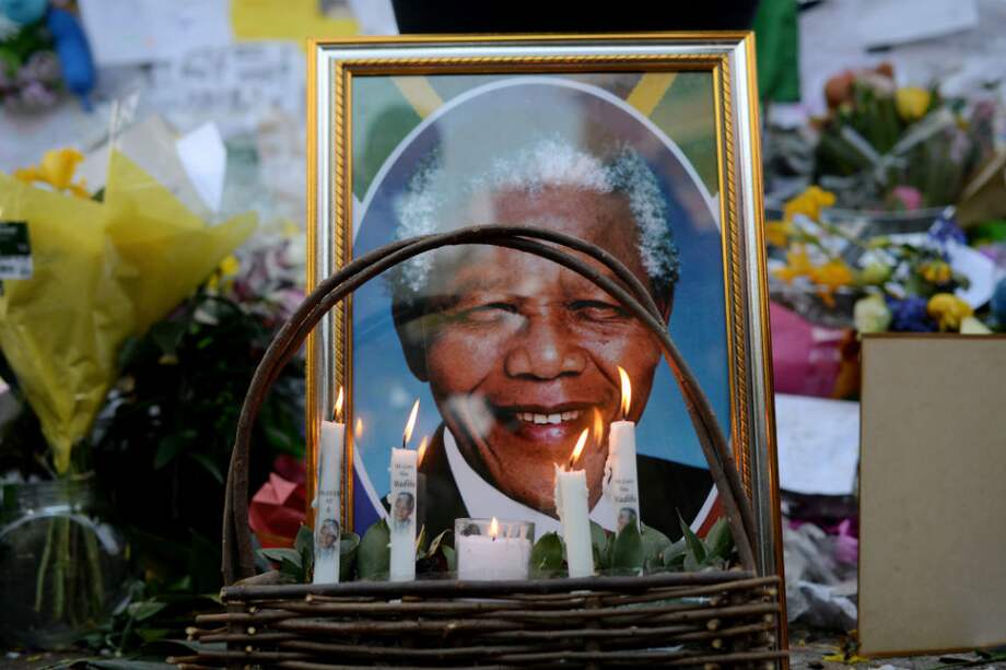 Mandela inició en estado crítico quinta semana en el hospital