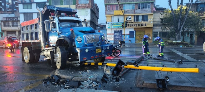 Movilidad hoy, 5 de junio: congestión en la Cra. 27 tras choque de volqueta contra semáforo
