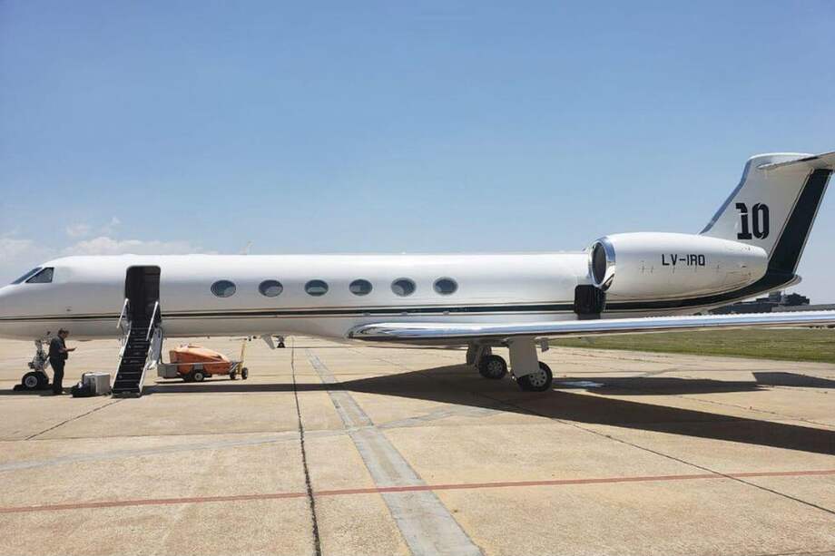 Gulfstream V, modelo 2004, con 16 asientos ejecutivos y ocho camas, dos baños, uno de ellos con ducha y dos cocinas. / Twitter