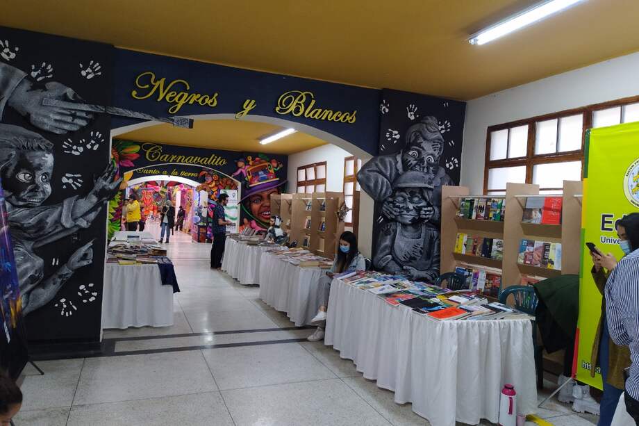 El evento principal es la Conferencia de Mario Mendoza, Leer es Resistir.