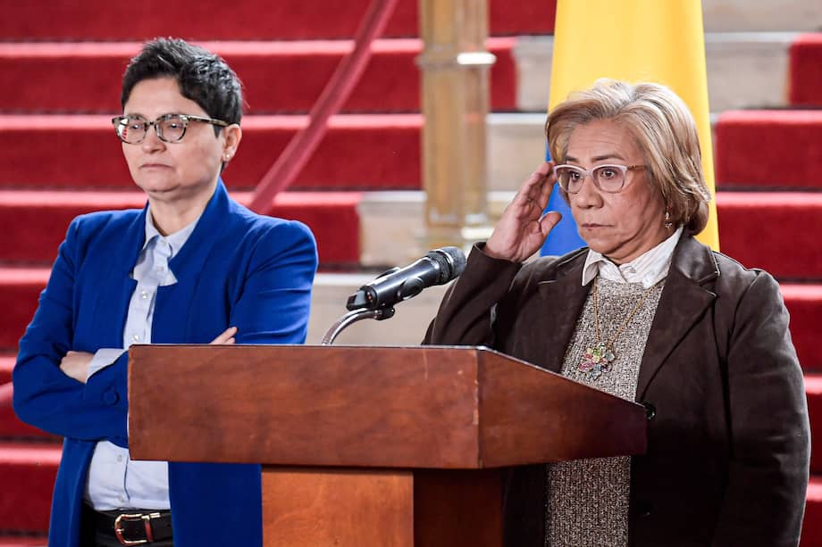 En orden: viceministra de relaciones exteriores, Juana Castro y la canciller Rosa Villavicencio.